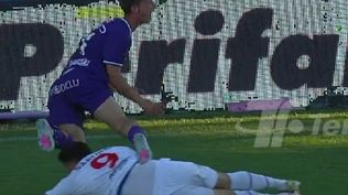 Maximiliano Gómez le entró con las dos piernas a Lucas Agazzi en el partido Nacional vs Defensor Sporting por el Torneo Clausura
