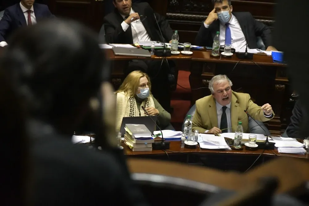 Heber compareció junto al prosecretario de Presidencia Rodrigo Ferrés