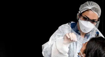 Cómo diferenciar la pérdida de olfato y gusto por covid-19 de la de un resfrío