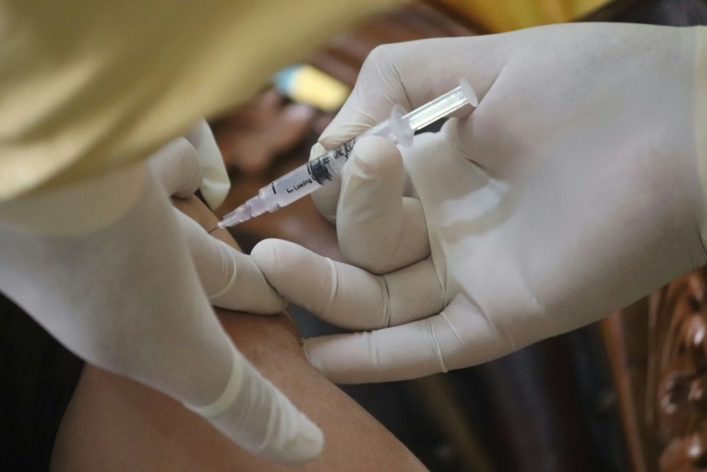 Cada vacuna es única, diseñada a partir del análisis detallado del tumor de cada paciente, marcando un hito en la medicina personalizada