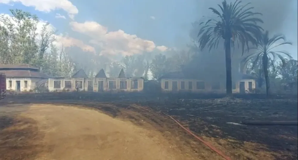 Incendio en el terreno de la Colonia Etchepare en San José