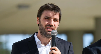 El gobernador de Chubut, Ignacio Torres, señaló: “Podemos estar orgullosos de ser la primera provincia de la Argentina donde somos todos iguales ante la ley”