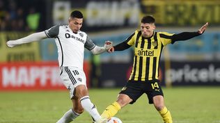 Paulinho y Damián García durante el gran triunfo de Peñarol frente a Atlético Mineiro