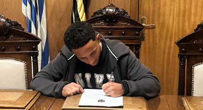 Stiven Muhlethaler firmó su primer contrato con Peñarol