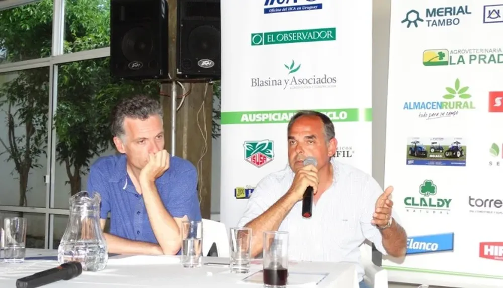 Eduardo Blasina y Alejandro Brancato en Agro en Foco lechero.