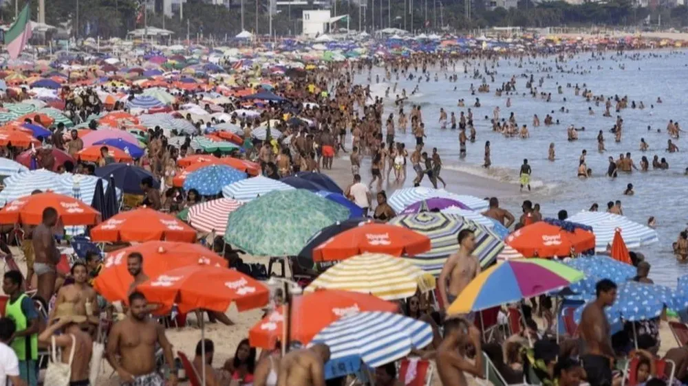 La eficacia de las vacunas puede peligrar si hay un contacto masivo entre población vacunada e infectados por la variante de Manaos, según los expertos