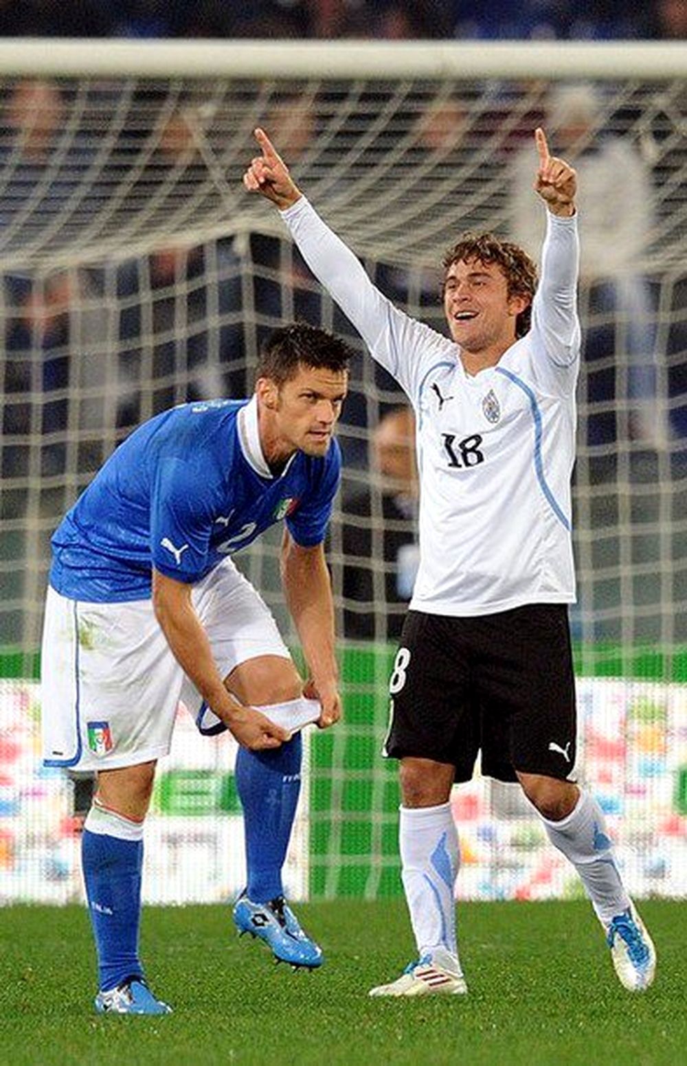 Sebasti&aacute;n Fern&aacute;ndez celebra su gol ante Italia