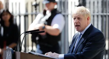 johnson tacha de inaceptables los terminos del acuerdo brexit negociado por may