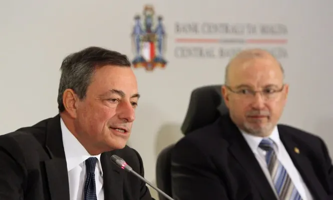 Nunca darse por vencido, dijo Draghi antes de pasar la posta del BCE a Lagarde