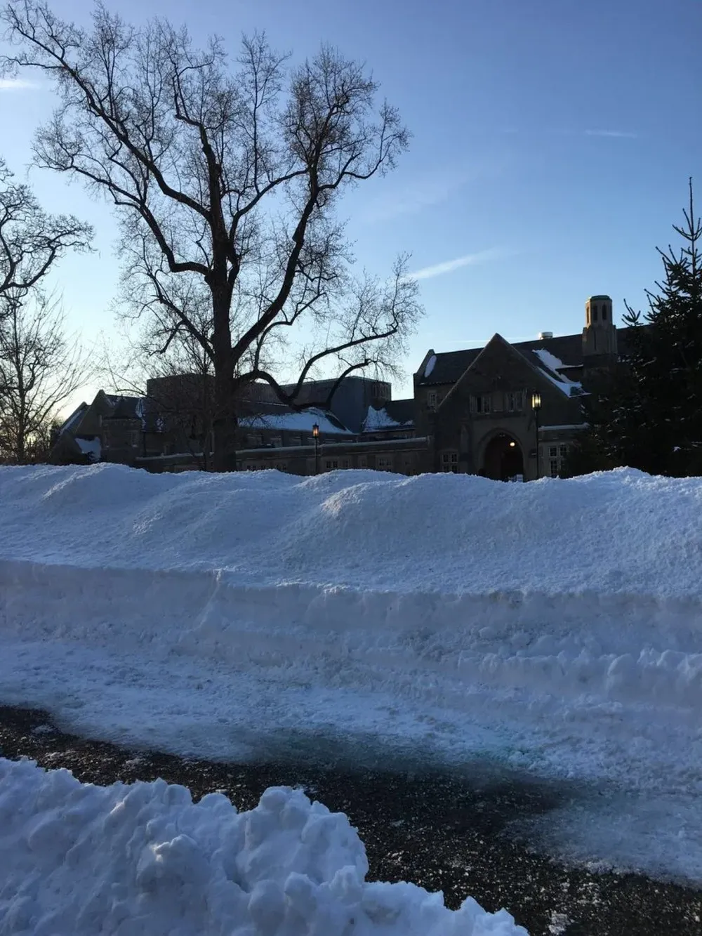 Acumulación de nieve en las calles de Rye (Nueva York) después de la tormenta.