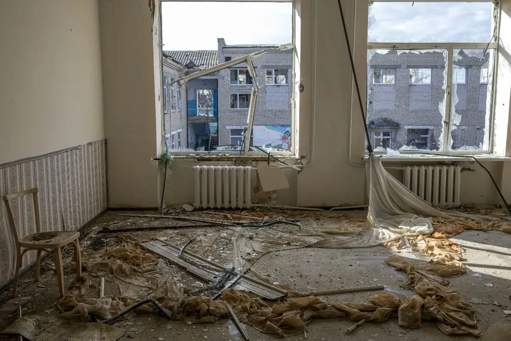 Escuela en la ciudad de Jersón que había sido ocupada por tropas rusas; el 3 de noviembre de 2022