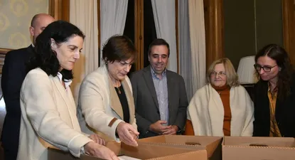 La ministra llegó al Parlamento pasadas las 20:00