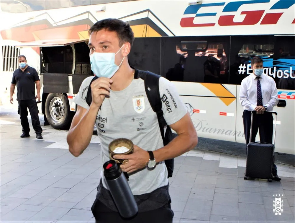 Manuel Ugarte vuelve a defender a la selección