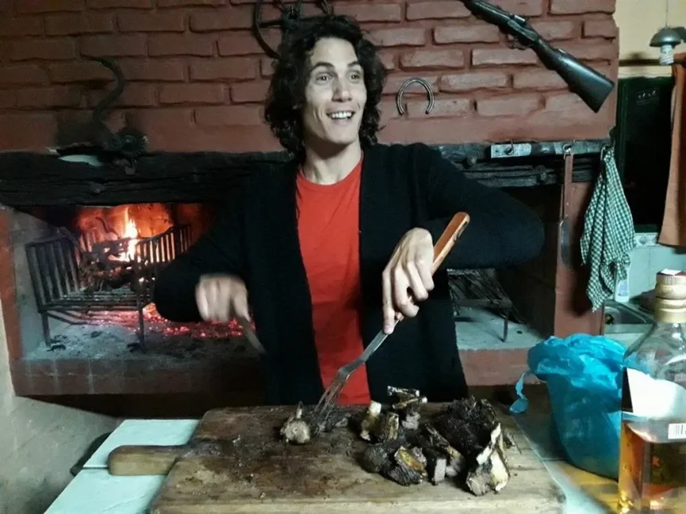 Edinson Cavani, como parrillero en Salto