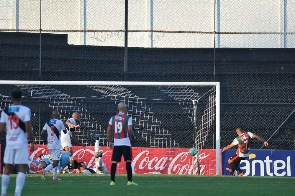 Un gol histórico: baja Danubio