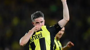 Lucas Hernández celebrando un gol con Peñarol