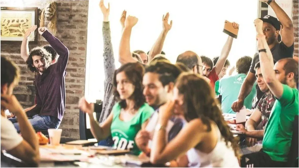 La firma argentina 10Pines aplica un modelo de asignación de salarios en sociocracia.