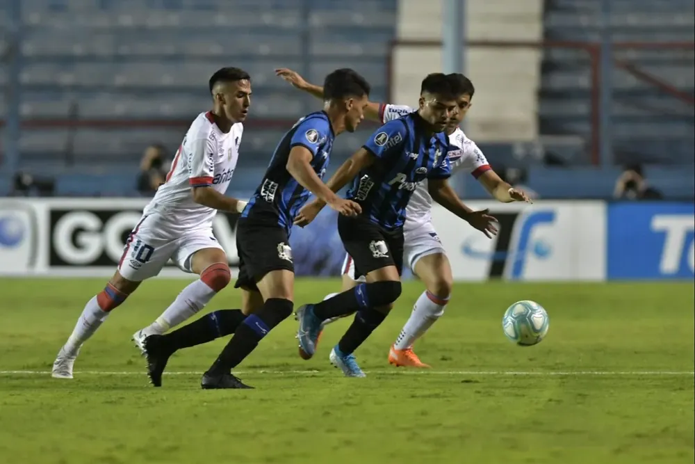 Rosso y Medina se hicieron un picnic en el primer tiempo