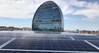 Paneles solares instalados en Ciudad BBVA