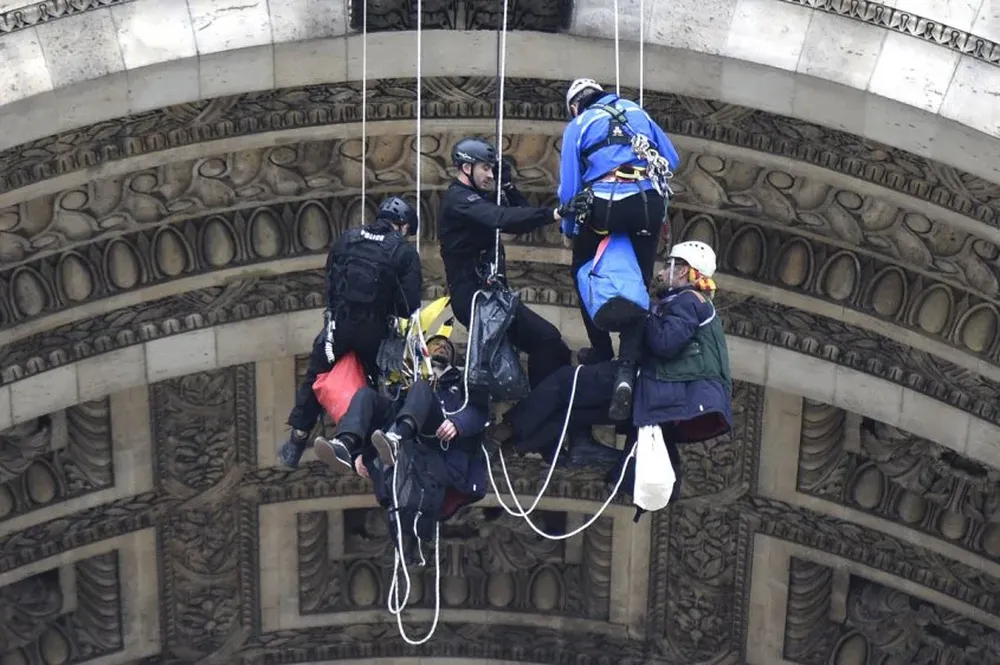 La policía garantiza la seguridad en la cumbre de París