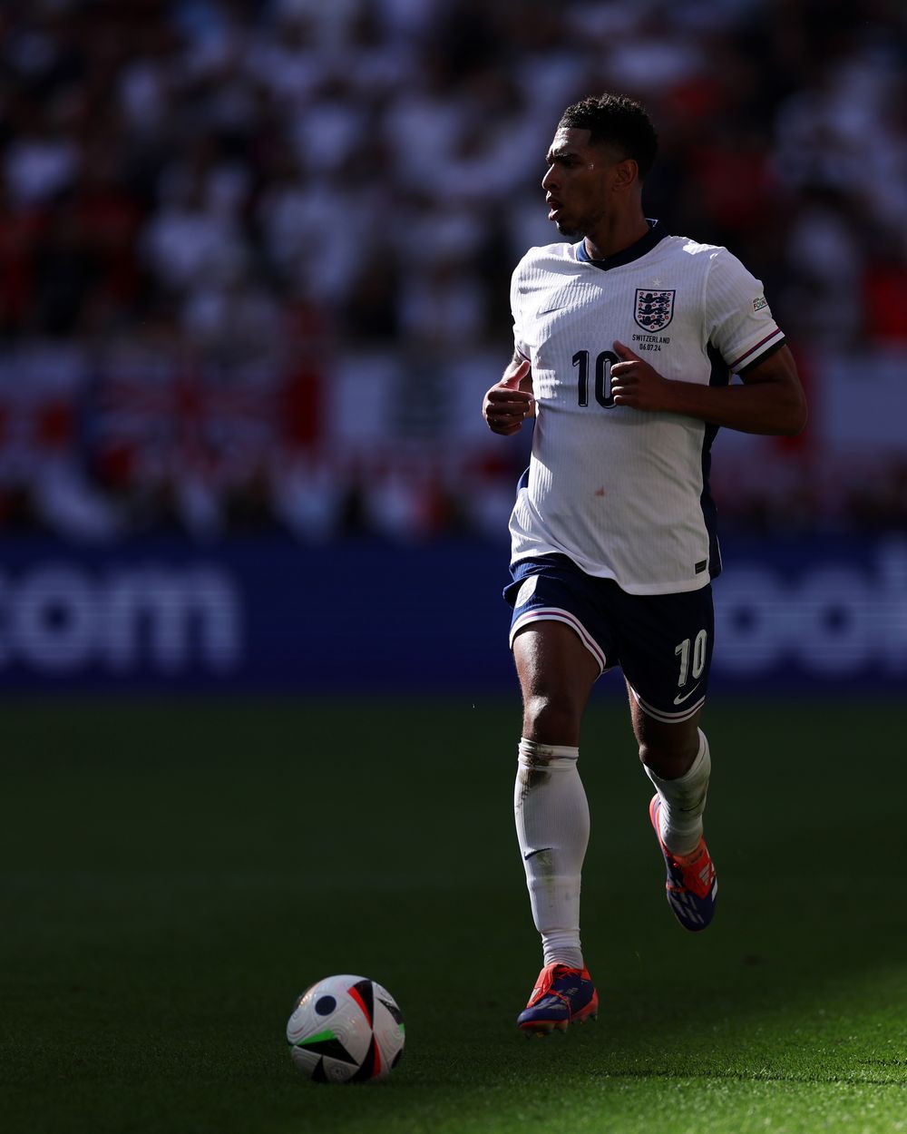 Jude Bellingham en acción de juego. Jude Bellingham en acción de juego.