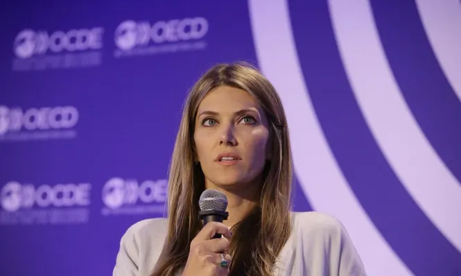 La legisladora griega Eva Kaili fue la primera detenida por el caso de corrupción en el Parlamento Europeo por sobornos de Catar a miembros de ese cuerpo.