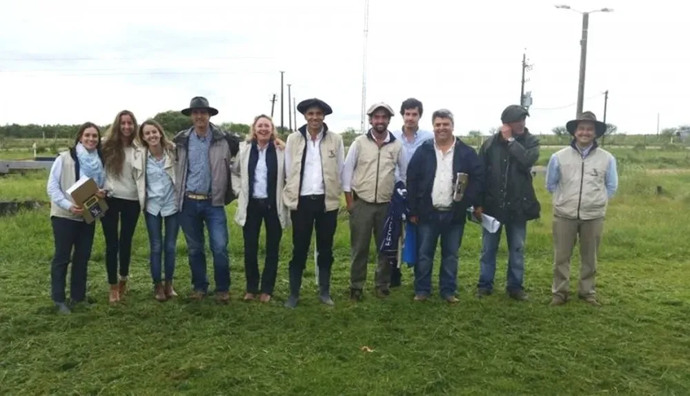 La familia Fillat con el equipo del escritorio Federico Rodríguez
