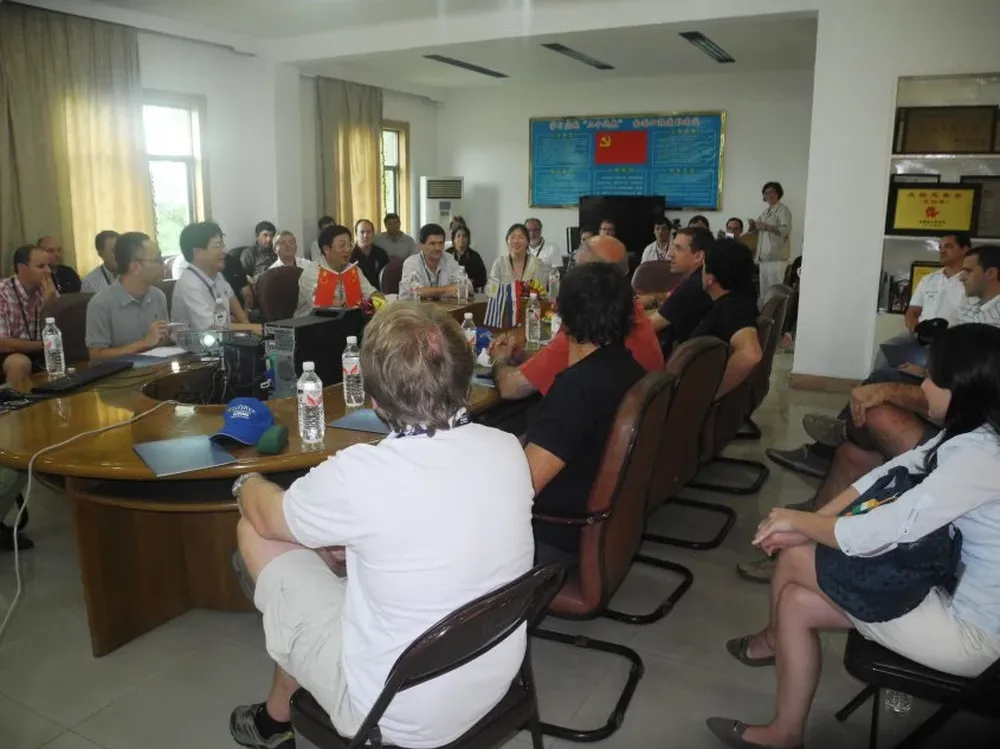 Wang recibió a la delegación en la fábrica JMC