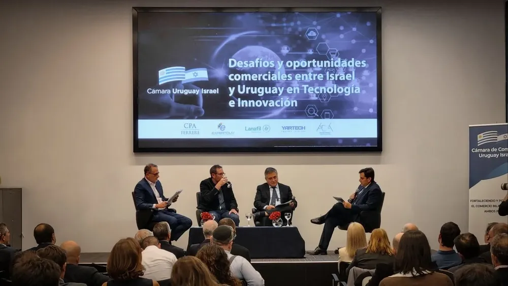 Bruno Gili, socio de CPA Ferrere; Sergio Fogel, cofundador de dLocal; Omar Paganini, ministro de Industria y Simón Waisrub, socio de CPA Ferrere.