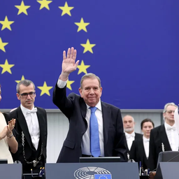  Edmundo González Urrutia recibe el premio Sájarov del Parlamento Europeo en Estrasburgo, Francia. 