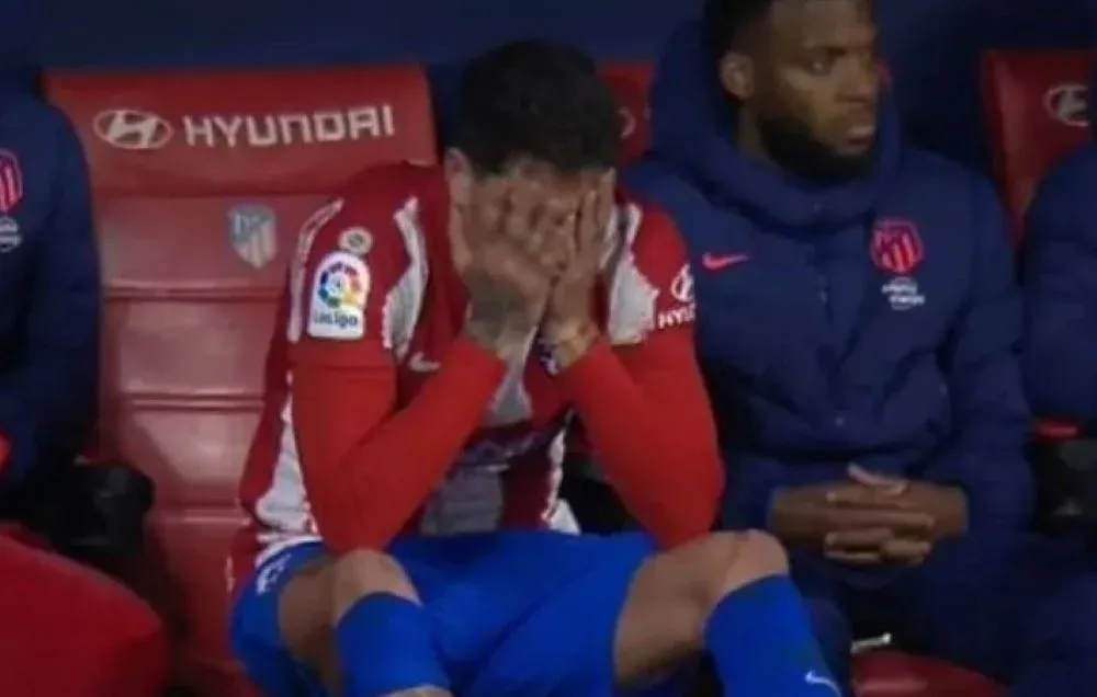 Así se tomó el rostro José María Giménez cuando Simeone lo cambió a los 86 minutos del partido del sábado ante Alavés; este domingo no entrenó, pero tienen fe de que llegue ante Manchester City