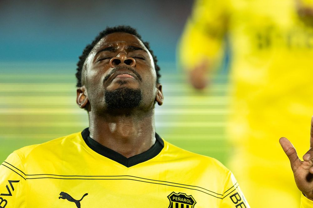 Luis Angulo celebra uno de sus goles contra Progreso Luis Angulo celebra uno de sus goles contra Progreso