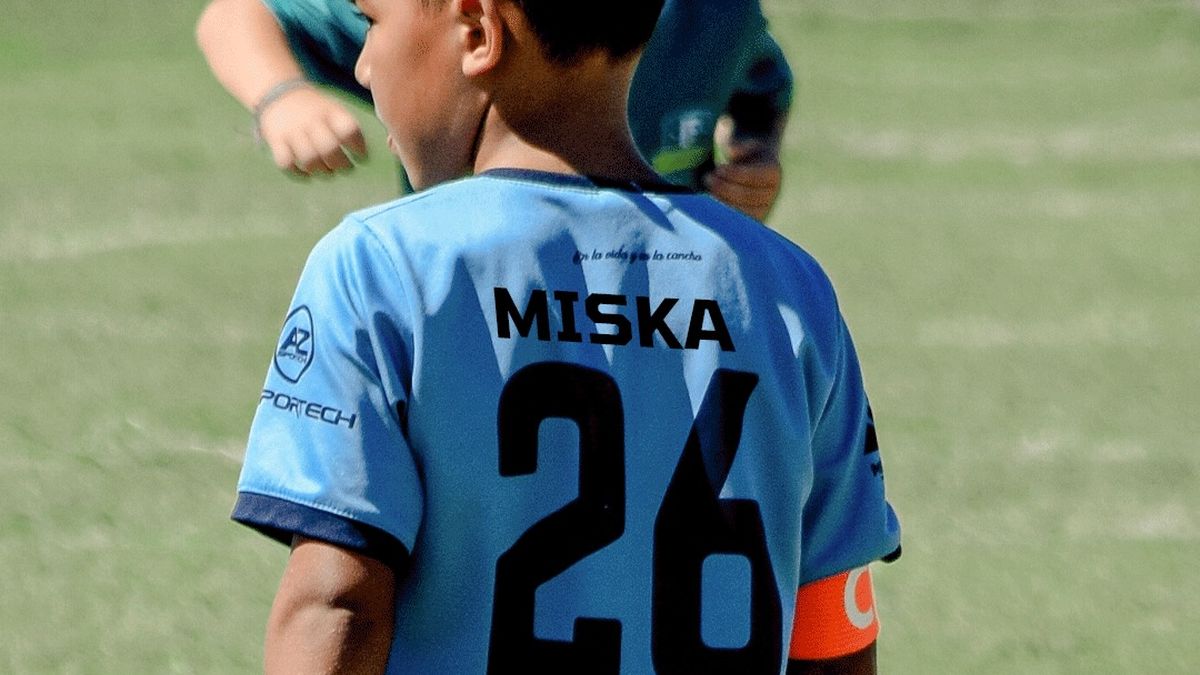 El hijo del campeón con la selección uruguaya y tricampeón con Peñarol, que además de ser capitán en su club, jugó con el nombre de su mamá por el Día de la Madre