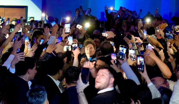 El Gobierno piensa la campaña como un día a día ante la certeza de que habrá más material de Diego Spagnuolo