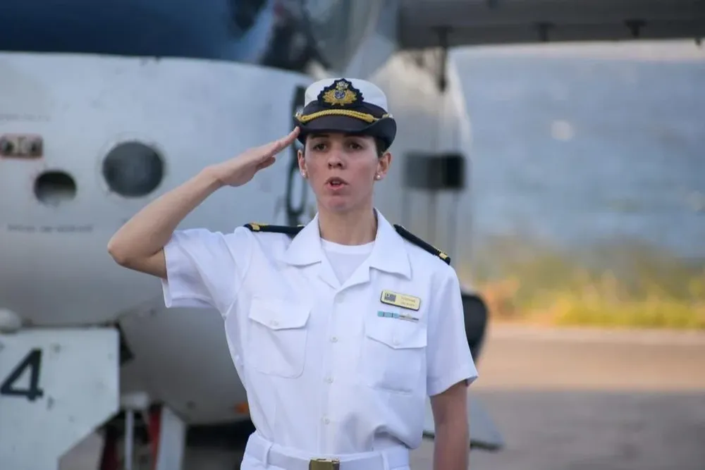 Nati Fontaine, primera aviadora naval uruguaya