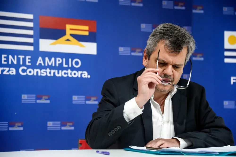 Archivo, Gustavo Leal en conferencia de prensa en la Huella de Seregni