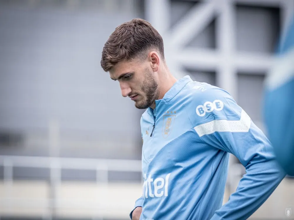 Los primeros convocados de la selección uruguaya llegaron a Japón y entrenaron bajo las órdenes de Broli
