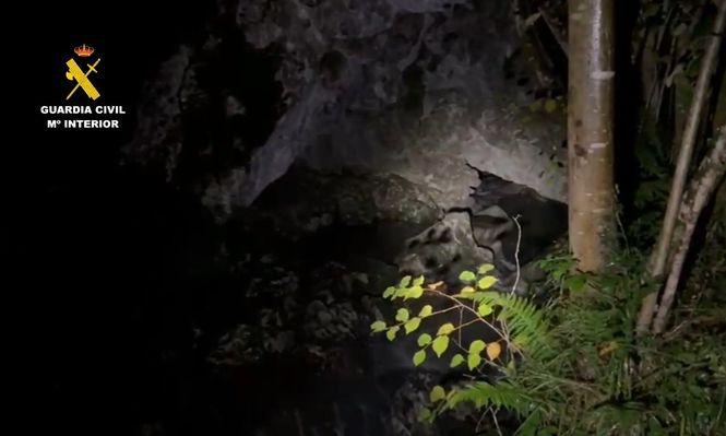 Video: rescatan a dos espeleólogos atrapados en la Cueva del Agua, en Picos de Europa