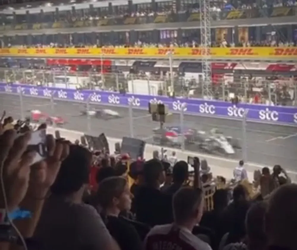 Accidente en la largada de F2 en Arabia Saudita