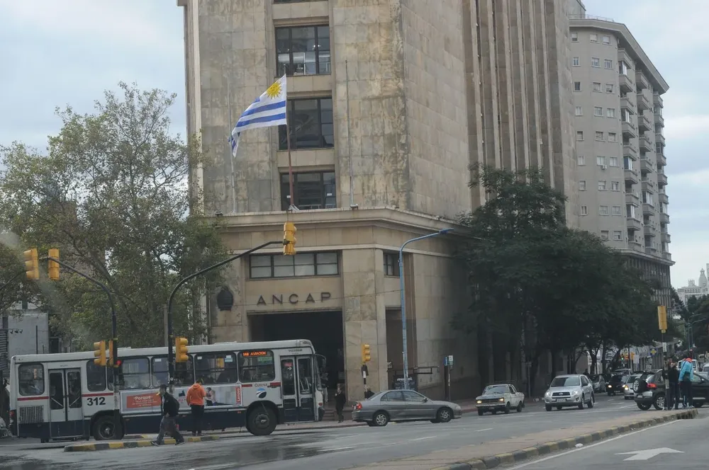 Edificio sede de Ancap.