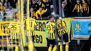 El festejo del 1-0 de Peñarol a River