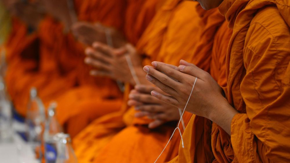 La institución budista de Tailandia se ha enfrentado al escrutinio por el mal comportamiento de sus monjes.