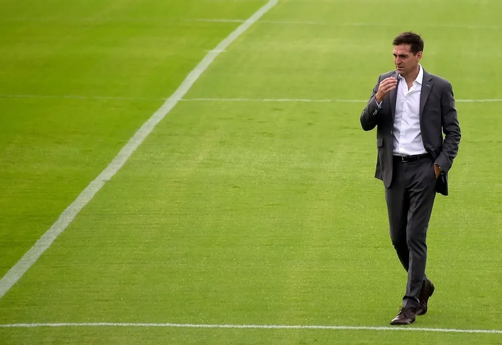 Diego Alonso y su hábitat natural como DT, la cancha