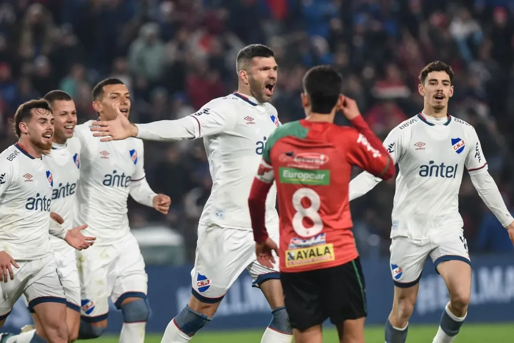 Festejo de gol frente a Boston River