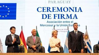Ursula Von der Leyen, en la ceremonia de firma del acuerdo UE-Mercosur, este sábado en Asunción, Paraguay.