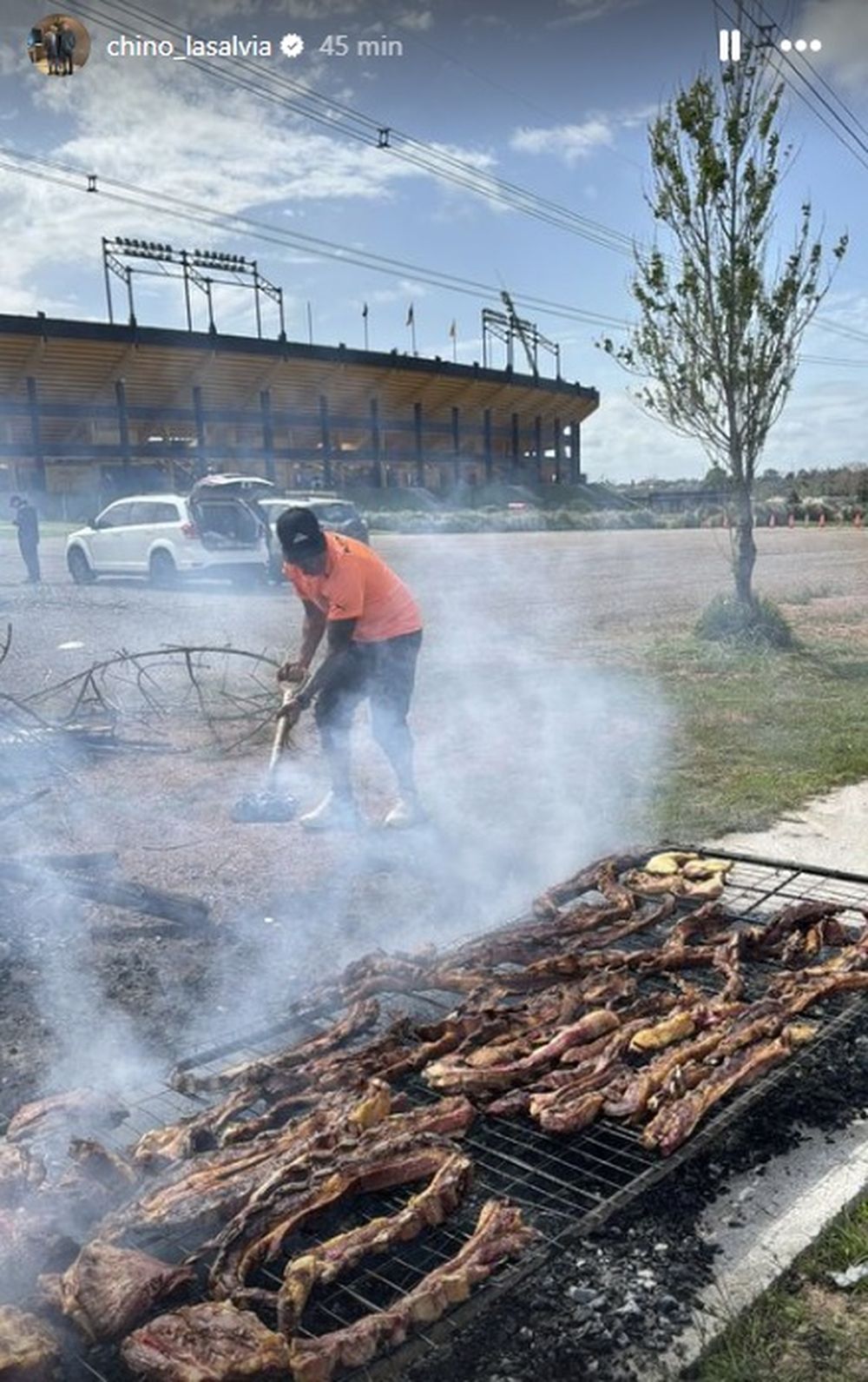 El asado en las afueras del Campeón del Siglo