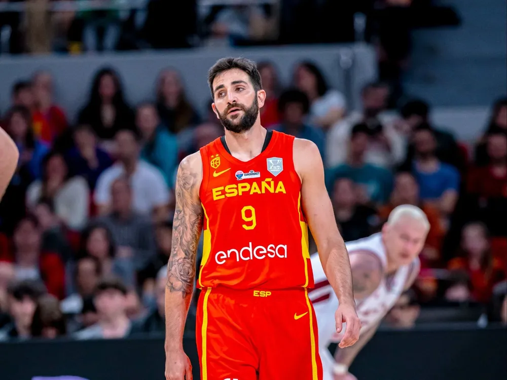 España perdió en el regreso de Ricky.
