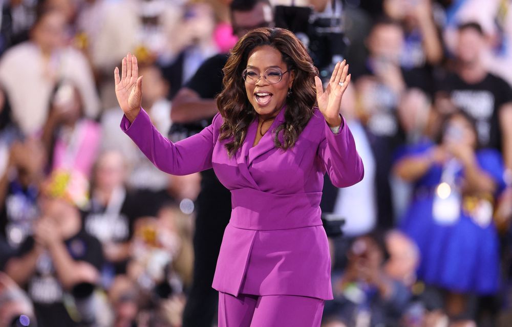La conductora televisiva Oprah Winfrey fue una invitada sorpresa en la Convenci&oacute;n de Chicago