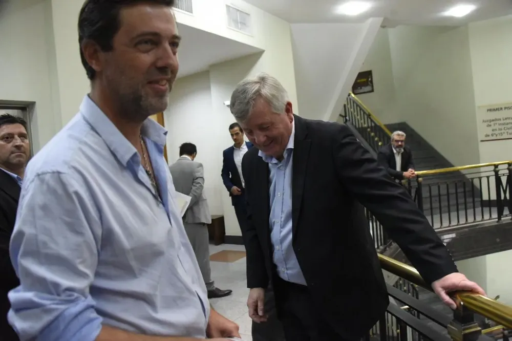 El presidente de AUF Ignacio Alonso y el de Cerro Largo FC Ernesto Dehl