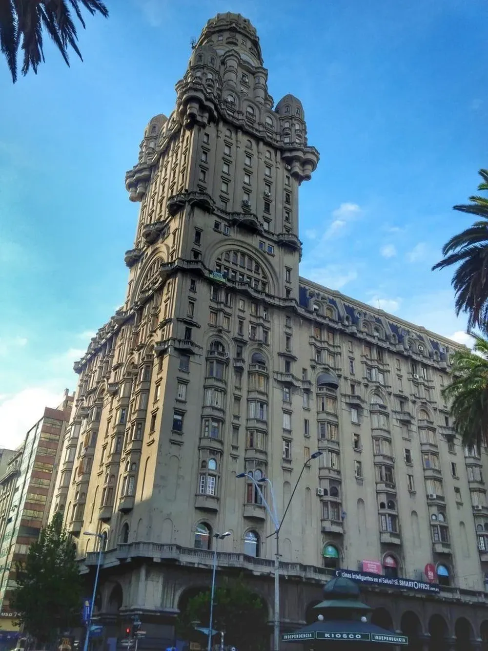 Palacio Salvo, una de las atracciones del Centro de Montevideo